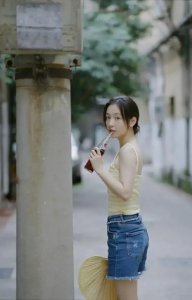 ​吴倩：少女感爆棚的夏日小巷写真