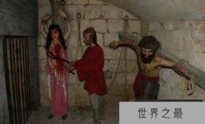 ​古代乳房钳使用图片，用金属爪刺穿乳房后捏碎(丧心病狂)