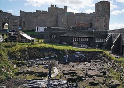 ​英国诺森伯兰郡城堡下发现2000年前罗马帝国时期“圆屋”（Roundhouse）遗址