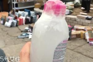 网购卸妆水冻成冰坨，化妆品该怎么保存？