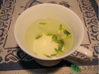 ​莲子心和枸杞子能泡茶喝吗?莲子心和枸杞子泡茶的功效