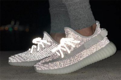 ​yeezy 350满天星发售时间 超限量反光版本