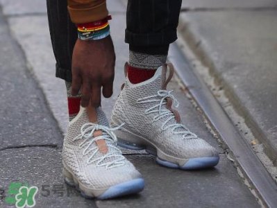 ​nike lebron 15 ghost什么时候发售_多少钱？