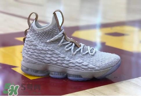 nike lebron 15 ghost什么时候发售_多少钱？