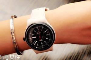 swatch手表怎么调日期和时间？