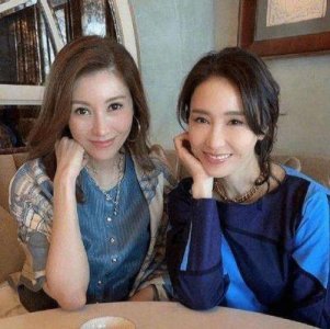 ​刘伊心儿造型写真甜美吸睛，表情包完美继承父母魅力